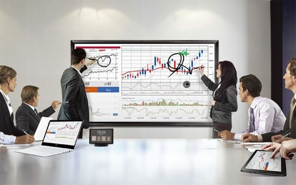 thuê màn hình tương tác phục vụ hội họp